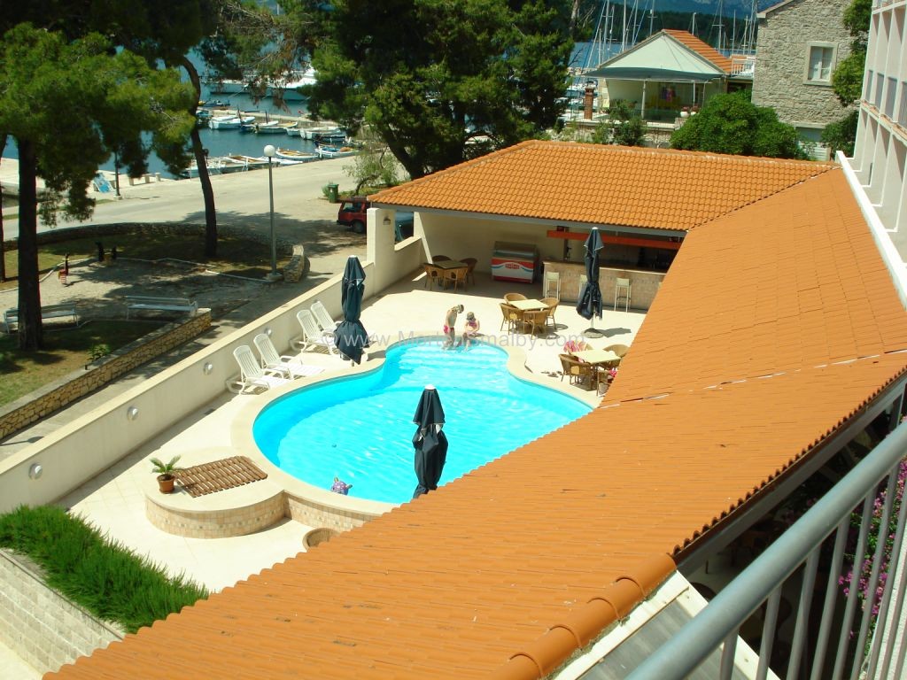 korcula-pool-hotel-lumbarda-2